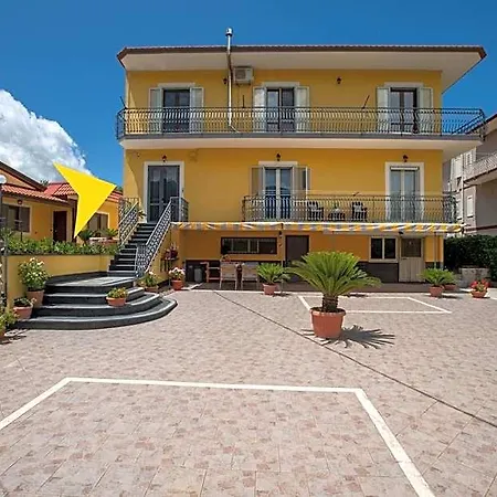 L'abbraccio 3*